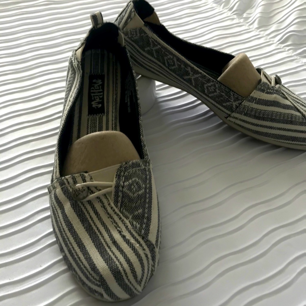 MAD love Lynn Loafers black and off white.